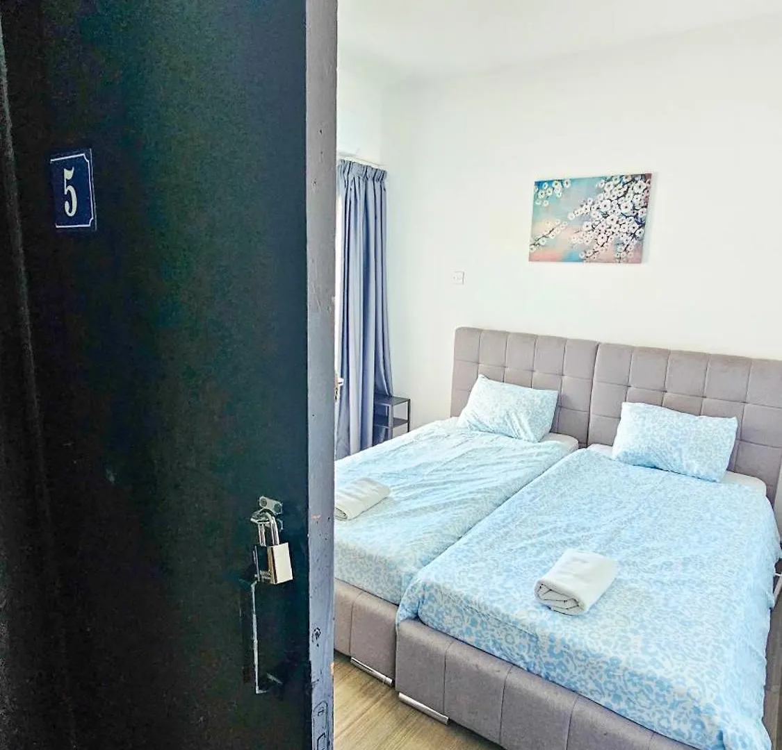 Downtown Rooms, 200M From Marina Beach Larnaca Cipro