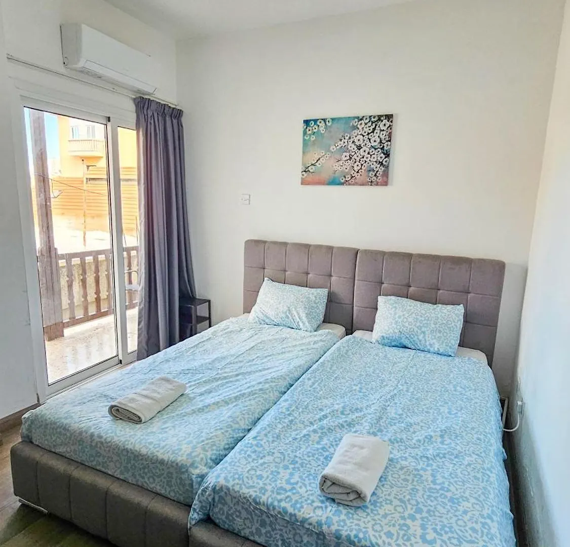 Downtown Rooms, 200M From Marina Beach Larnaca