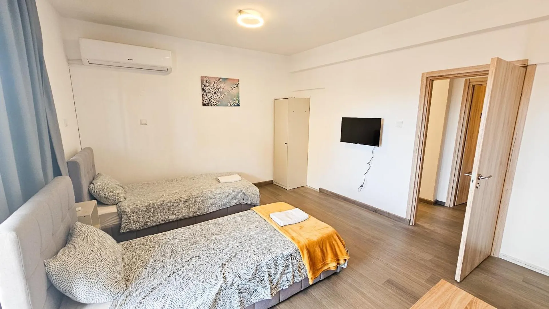 Appartamento Downtown Rooms, 200M From Marina Beach Larnaca Cipro
